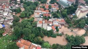 Hingga hanyutkan berbagai kendaraan dan gedung, astagfirullah. Banjir Rendam 169 Lokasi Di Jabodetabek Jabar Dan Banten 16 Meninggal