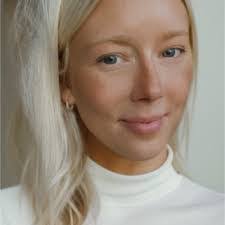 Eileen Bakos's Instagram, Twitter & Facebook