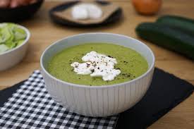 Veloute Poireaux Courgettes Au Chevre Frais Veloute De Poireaux Recettes De Cuisine Courgette