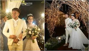 Menariknya di sini, penampilan irish bella memakai baju renang pun menjadi sorotan. Selain Ammar Zoni Irish Bella 10 Pernikahan Pasangan Seleb Ini Juga Bertemakan Film Twilight Boombastis Com Line Today