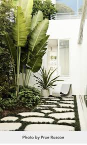 pin van valeria vilchez op garden balinese tuin tropische tuin tropische achtertuin