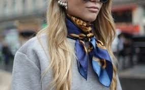 Mille Facons D Etre Belle Ou Comment Porter Un Foulard Archzine Fr Porter Foulards Comment Porter Une Echarpe Comment Porter