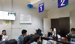 Berbicara tentang rumah sakit, tentu bayangan aroma karbol, lantai keramik yang bersih, dan para perawat yang berseliweran adalah imajinasi default oleh kebanyakan orang. Layani Masyarakat Direksi Bpjs Kesehatan Jadi Frontliner Tangerang Ekspres