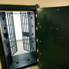 Volksbank paderborn, zweigniederlassung der verbundvolksbank owl eg (beratungscenter am neuen platz). Paderborn Polizei Ruckt Zu Bank Aus Doch Damit Hat Sie Nicht Gerechnet Nrw