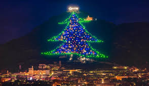 Vor weihnachten jedoch bereiten sich die menschen mit kleineren feierlichkeiten langfristig auf diesen höhepunkt vor. Weihnachten In Italien Italien De