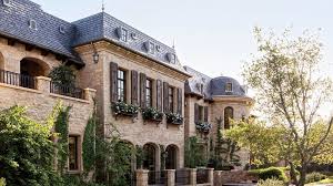 A few weeks shy of the patriots' 2019 season, tom brady was apparently readying for new digs. Gisele Bundchen And Tom Brady S House In Los Angeles Architectural Digest