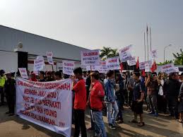 Setiap tahun lowongan kerja di cianjur 2020 semakin dibutuhkan oleh banyak orang. Kecewa Ratusan Warga Demo Pt Hanyoung Nux Electronic Indonesia Berita Cianjur