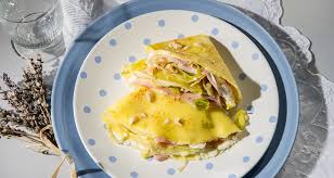 Maybe you would like to learn more about one of these? Crepes Mit Gekochtem Schinken Robiola Kase Lauch Und Gerosteten Haselnussen