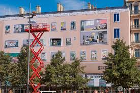 Ikea mağazaları olarak güzel tasarımlı, kaliteli, kullanışlı binlerce çeşit mobilya ve ev aksesuarını düşük fiyatlarla sunarak, evlerde ihtiyaç duyulan her şeyi tek bir çatı altında topluyoruz. Affichage Grand Format La Marque Ikea Cree L Evenement A Bellecour