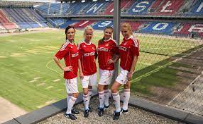 En algún momento del otoño de 1927 en katowice, un juego nefasto entre 1.fc y wisla se llevó a cabo. Adidas Wisla Krakow Jersey 10 11 Home Football Kit News