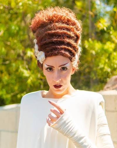 An icon has arrived 👰🖤 The Bride of Frankenstein is back in the park for  meet and greets!