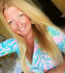 Laura Meza's Instagram, Twitter & Facebook