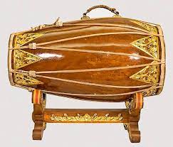 Instrumen ini terbuat dari kulit kerbau, tali rotan kayu nangka, kayu pohon cempedak atau kayu pohon kelapa. 15 Alat Musik Jawa Barat Dan Cara Memainkannya Tambah Pinter