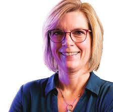 Arlene Devries's Instagram, Twitter & Facebook