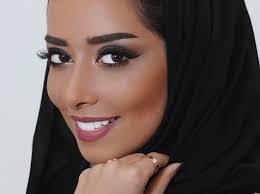 عملت الاعلامية السعودية خديجة الوعل كمتعاونة في إذاعة جدة من 1997 وحتى عام 2000، وقدمت عددا من المهرجانات في جدة، وسجلت كثيرا من. Ù…Ù† Ù‡ÙŠ Ø§Ù„Ø§Ø¹Ù„Ø§Ù…ÙŠØ© Ø®Ø¯ÙŠØ¬Ø© Ø§Ù„ÙˆØ¹Ù„ Ø§Ù„Ø°ÙŠ Ø¥Ø­ØªÙÙ„Øª Ø¨Ø·Ù„Ø§Ù‚Ù‡Ø§ ØµØ­ÙŠÙØ© ØªØ±Ø§Ù†ÙŠÙ…
