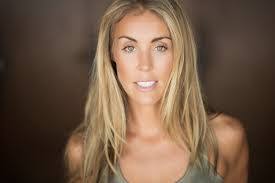 Kendra Smith's Instagram, Twitter & Facebook