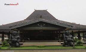 Yuk, simak penjelasannya berikut ini. Rumah Adat Bangsal Kencono Di Yogyakarta Gambar Dan Ciri Khas