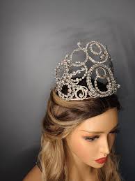 Gold leaf crown creation techniques