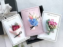 Pressed flowers make gorgeous decorative embellishments to all sorts of art and craft projects. Handmade Dried Flower Greeting Card