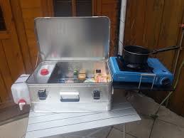 Für den fall, dass ihnen der sinn einmal nicht nach campingküche steht befindet sich auf dem platz das restaurant ganda mit schmackhaften fisch, pizzas und pastagerichten. Pokibo Mini Mobile Campingkuche Kuchenbox In Sport Camping Outdoor Camping Mobel Ebay Campingkuche Camping Diy Camping