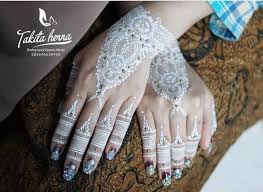 Latest White Henna Designs For Christmas Are New Year Party 2019 Desain Henna Henna Desain