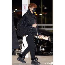 Bts Arab Army On Instagram Arab Army200118 صور الصحافة بانقتان في المطار الآن متوجهون لـ لوس أنجلوس الولاي Hope Fashion Jung Hoseok Bts
