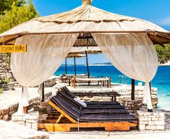 Den 81.000m2 großen aquapark istralandia rund 5km von der küste zwischen novigrad und brtonigla entfernt mit 20 verschiedenen rutschen. Luxus Ferienhauser Kroatien Direkt Am Meer Adria Perlen Adriaperlen