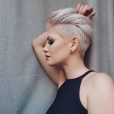 Voici 20 idées pour les porter à la perfection ! 20 Idees De Coupe Courte Blonde Tendance Pour Vous Inspirer
