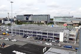 If you choose to park at the airport, the cost will be between $9.99 to $29.9 per day. Manchester Airport Car Park Astron