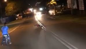 Maybe you would like to learn more about one of these? Kalau Tidak Mesti Mangsa Basikal Lajak Ni Terperosok Bawah Kereta Shahrol Hiburan Mstar