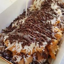 Ada juga pisang goreng yang disajikan dengan keju parut, cokelat meisjes, dan siraman susu kental manis. Radja Pisang Goreng Keju Photos Facebook