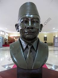 Terdapat 2 (dua) jenis patung berdasarkan jenisnya, yakni patung zonde bosse dan patung relief. Populer 35 Patung Zonde