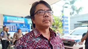 Kalau anda sempat menyaksikan rekaman acara indonesia lawyer club pekan lalu, 15 september, mungkin anda akan setuju dengan pernyataan ade armando; Maaf Ade Armando Hanya Ke Muhammadiyah Tidak Ke Din