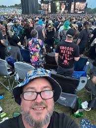 Hello! first time at download next year, not been since 92!! , travelling  solo ( from sussex, other half is more into bananrama and kylie so its his  idea of hell, but