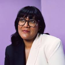 Lara Lee's Instagram, Twitter & Facebook