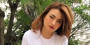 Ia ternyata sudah hamil lima pekan seperti yang terlihat dalam tayangan di kanal youtubenya. Inilah Profil Nathalie Holscher Wanita Cantik Yang Ngaku Dihamili Sule Merdeka Com