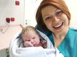 Mednarodni dan babic in babičarjev: 14 babic, 1338 novorojenčkov