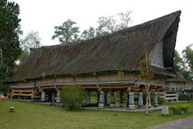 Rumah angkola di anggap sama dengan rumah adat mandailing, namun sejatinya berdeda. Rumah Adat Sumatera Utara Gps Wisata Indonesia