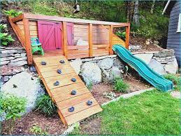 Ideen Fur Abfallende Garten Die Den Hang Zum Vorteil Machen Geneigter Hinterhof Kinderspielplatz Garten Garten Spielplatz
