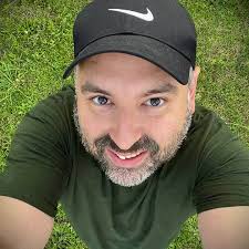 Hi. I am getting nissan rouge 2021 platinum modal. I was at dealership and  tried to connect apple carplay wirelessly. But it did not connect  wirelessly then they tried with wire and