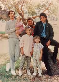 Build speakers series candace cameron bure jodie sweetin andrea barber and jeff franklin fuller house photos and premium high res pictures. Candace Cameron Bure On Twitter Full House Premiered 32 Years Ago And I M Having A Full On Moment What A Journey It S Been My Heart Is Filled With