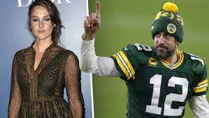 Shailene woodley weiß, wie es sich anfühlt, george clooney zu umarmen. Wieder Single Shailene Woodley Lost Verlobung Mit Aaron Rodgers Krone At