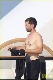 Tobey Maguire Is Looking Fit at 47 - See the New Shirtless Photos!: Photo  4791642 | Shirtless, Tobey Maguire Photos | Just Jared: Entertainment News