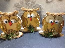 Eulen Aus Holzscheiben Handmade Als Weihnachtsdeko Basteln Mit Holzscheiben Holzdeko Basteln Holzscheiben