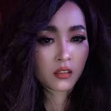 Stream Nini Huỳnh music