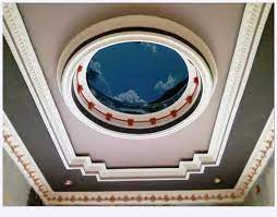 Plafon unik berikut ini tampil dengan model unik dimana bola plafon unik berukuran kecil dipasang di sisi sisi bulatan besar yang dipasang menggantung. 26 Kombinasi Warna Cat Plafon Ruang Tamu Penting