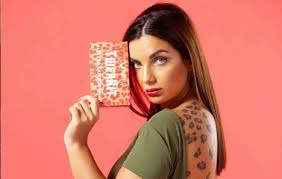 Elettra e figlia di tonino lamborghini e nipote del famoso ferruccio lamborghini fondatore della casa automobilistica. Elettra Lamborghini Abbassa I Pantaloni Il Web Impazzisce