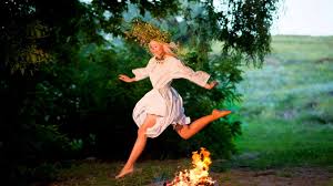 Как гадают в день ивана купала. Yuzhnouralskie Krasavicy Proskachut Na Metlah V Prazdnik Ivana Kupala
