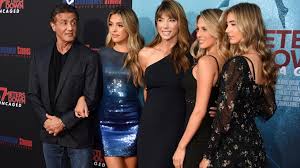 Прежде всего сталлоне известен ролями брутальных героев в. Rocky Rambo Und Muskeln Sylvester Stallone Wird 75 Kultur Nordbayern