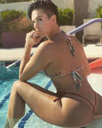Zahra Elise - Free sexy pics, galleries & more at Babepedia